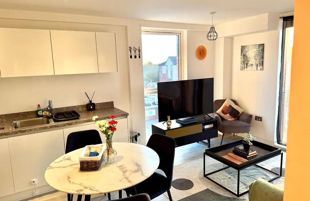 Mcr 1Br Getaway With Rooftop Access & Prime Location-1