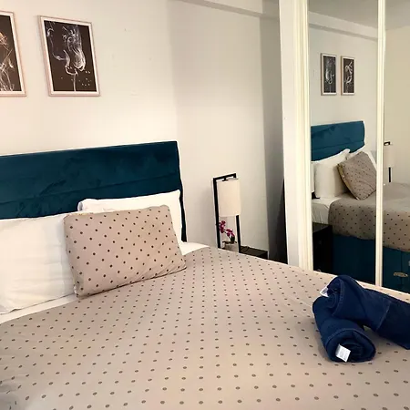 Mcr 1Br Getaway With Rooftop Access & Prime Location-3