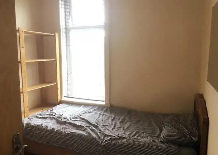 Single Room - Town & University Nearby, 24H Bus, Airport-Linked